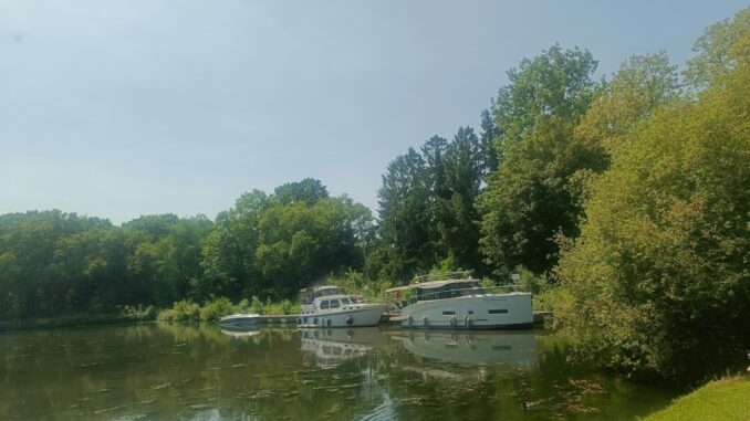 even halt houden bij Riva in Retie